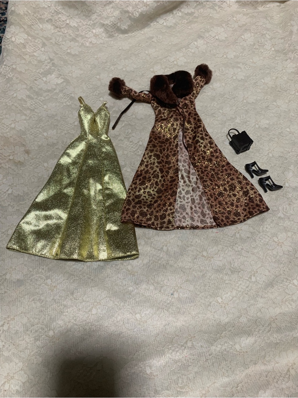 Barbie 1998 Fashion Avenue Evening Wear: Leopard Skin Coat / Gold Dress